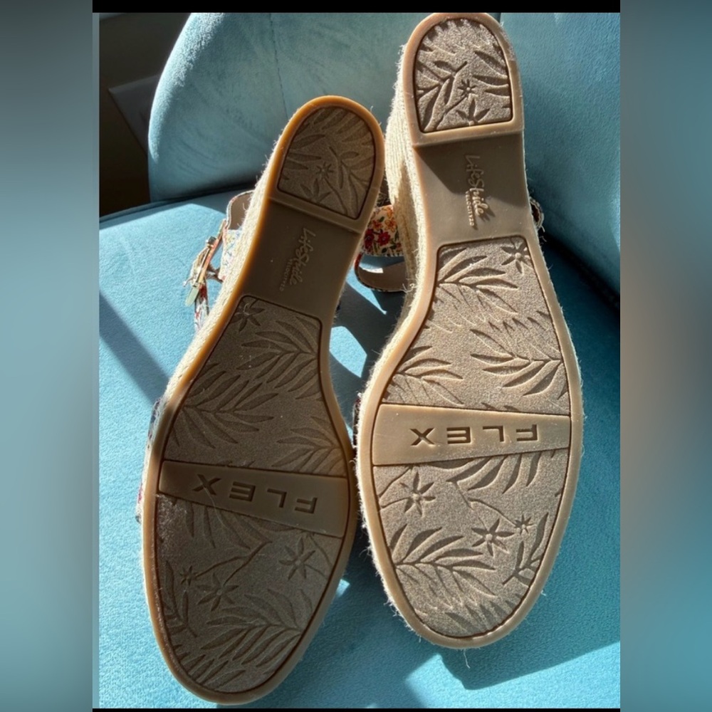 Floral Women's life stride tango 2 sandal. Three inch wedge heels. Size 9.5 - Picture 12 of 12